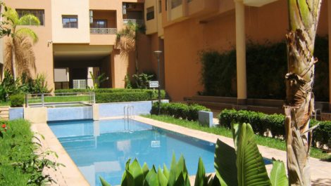 Good standing apartment for sale in residence with swimming pool
