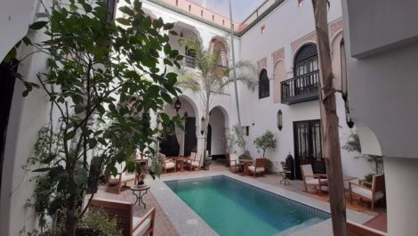 Riad and spa, eight (or nine rooms), 300 m. on the ground