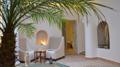 Marrakech : Opportunité sur un lumineux Riad de cinq chambres, bassin, hammam !