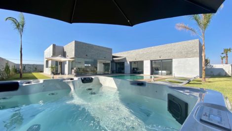 Villa neuve avec option jacuzzi extérieur, hammam et piscine chauffée