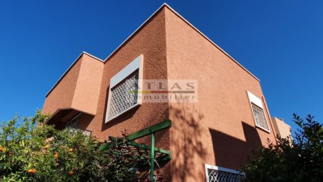 Marrakech – Gueliz: Villas of 519 m² for sale in the city center