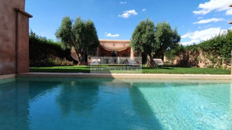 Très recherché à Marrakech : Villa signée Charles Boccara dans un domaine prisé