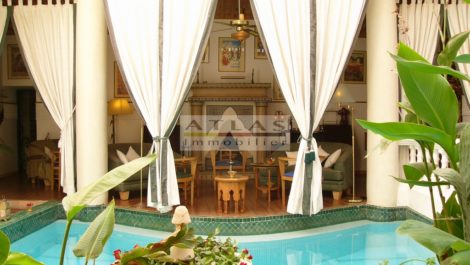 Riad of nearly 500 m² on the ground, classified guest house, eleven possible suites