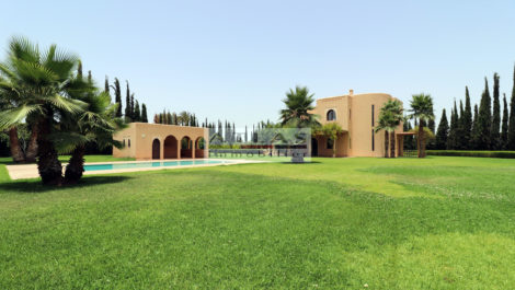 Marrakech: Independent villa titled Ouarzazate road – 5300 m² – 450000 €!