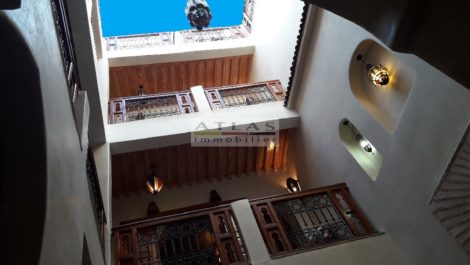 Riad en médina de Marrakech, belles finitions, vue atlas