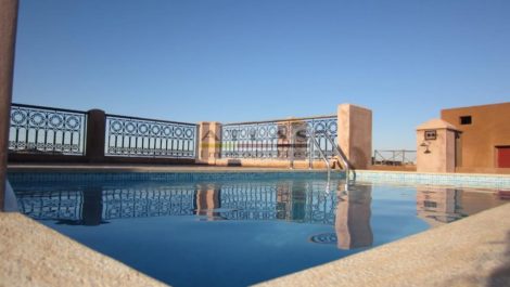 Marrakech : Gueliz : Duplex avec cour intérieure, piscine, parking