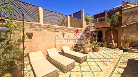 Marrakech, top emplacement ; Riad classé maison d’hôtes de six chambres – Hammam