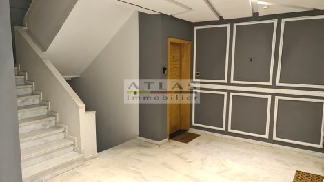 Very bright apartment located in the hypercenter of the Guéliz district