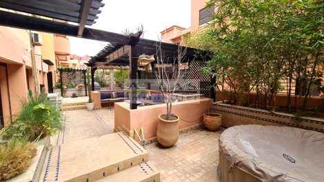 Marrakech, Gueliz: Splendid apartment-terrace, Jacuzzi, titled parking space