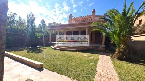 Five-bedroom villa on a plot of 1000 m², swimming pool