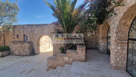 Essaouira: Beautiful property reminiscent of the architecture of a “Hacienda”