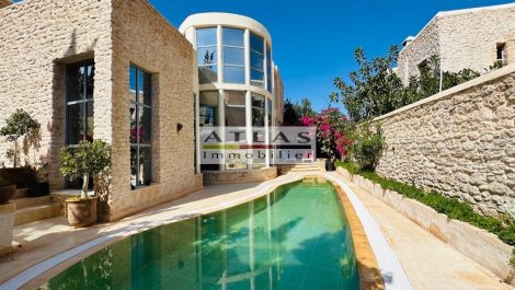 Essaouira : Belle villa avec piscine privée en zone urbaine