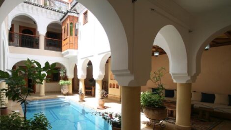 Splendid Riad – Car acces – heated swimming pool and SPA