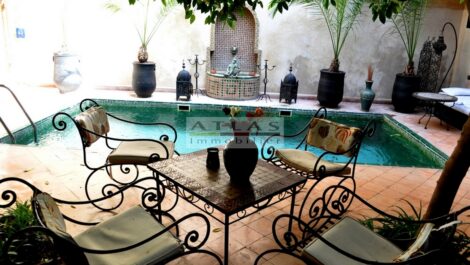 Authentic Riad Sold – Guesthouse with Large Pool and Prime Location