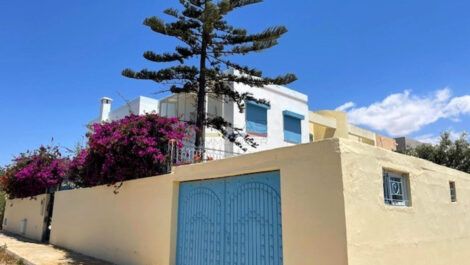 Exclusivité – Villa d’angle avec dépendances et bassin à Ghazoua