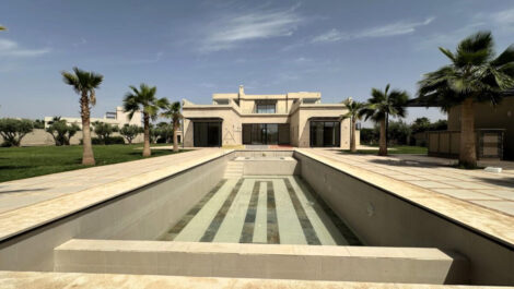 Villa Haut de Gamme dans Résidence Fermée – Vue Atlas, Piscine Chauffée et Hammam